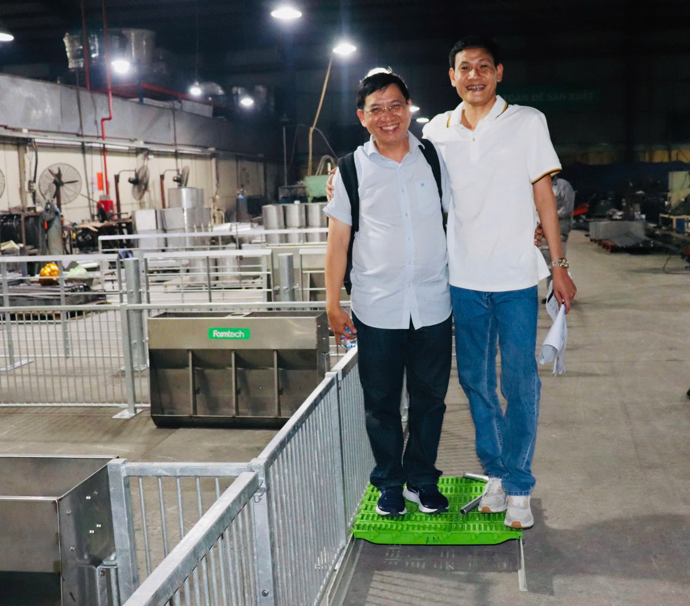 PHÁT NGHĨA VINH DỰ ĐÓN TIẾP QUÝ KHÁCH HÀNG ĐẾN THAM QUAN XƯỞNG SẢN XUẤT