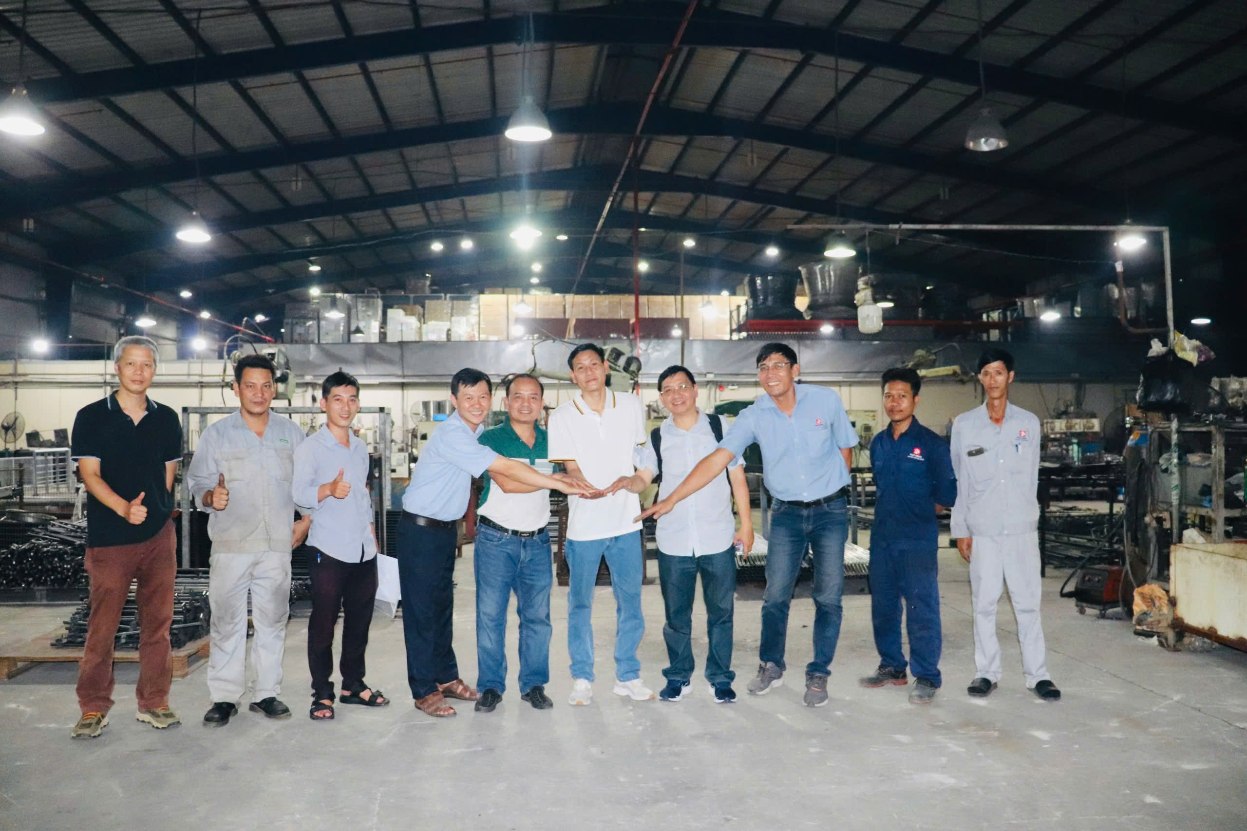 PHÁT NGHĨA VINH DỰ ĐÓN TIẾP QUÝ KHÁCH HÀNG ĐẾN THAM QUAN XƯỞNG SẢN XUẤT